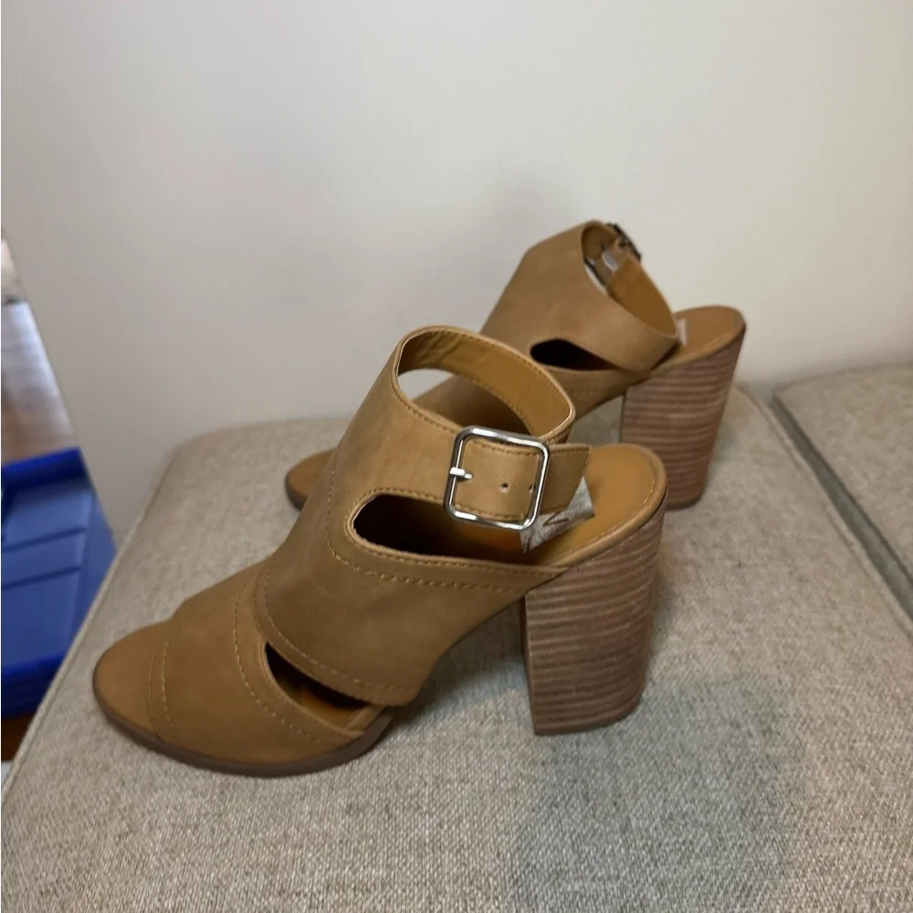 DV by Dolce Vita heel height
